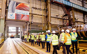 El día de puertas abiertas en la planta Leningradskiy Metallicheskiy Zavod