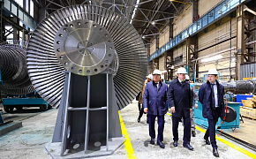 Министр энергетики России Сергей Цивилёв посетил турбинное производство «Силовых машин»