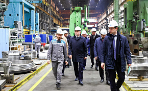Министр энергетики России Сергей Цивилёв посетил турбинное производство «Силовых машин»