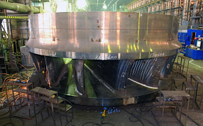 Зачистка третьего рабочего колеса гидротурбины Сяано-Шушенской ГЭС