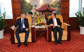 Encuentro del Director General de Power Machines, Roman Philippov con el Director General de la empresa socia Petrovietnam Nguen Kuok Khanemb, Vietnam, agosto de 2015