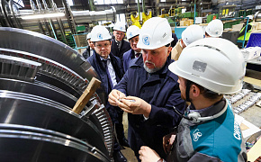 Министр энергетики России Сергей Цивилёв посетил турбинное производство «Силовых машин»