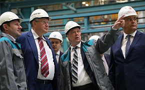 Sergei Movchan, Vice-President of Saint-Petersburg visiting Power Machines facilities