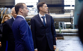  Визит на Ленинградский Металлический завод премьер-министра России Дмитрия Медведева