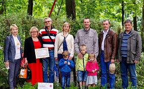 Los empleados de la empresa Power Machines plantaron “el árbol de la vida” en el jardín Mijaylovskiy durante el festival “Jardines imperiales de Rusia”